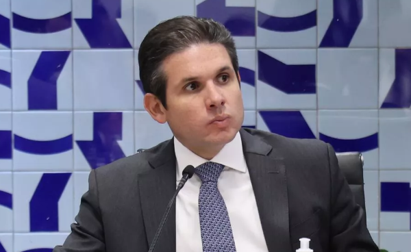 Hugo Motta Defende Foco em Saúde, Educação e Segurança em vez de Anistia a Presos do 8 de Janeiro