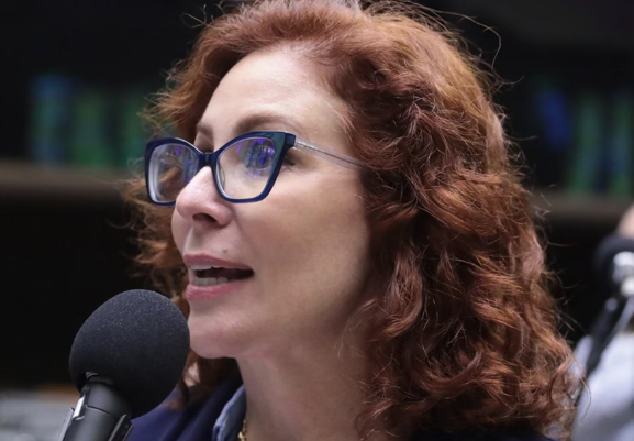 O Destino de Carla Zambelli Após a Condenação: Ela Pode Ser Presa?