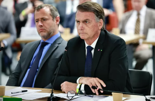 Últimas Notícias: Advogado de Bolsonaro Comenta Conversa com Mãe de Cid