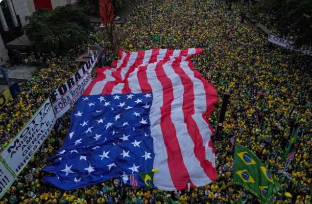Ato Bolsonarista em São Paulo: Bandeira dos EUA e Ataque de Tarcísio ao STF