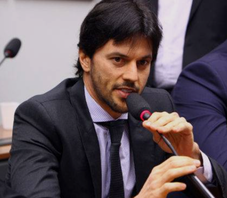 Vorcaro Adquire Projeto de R$ 67,5 Milhões de Fabio Faria